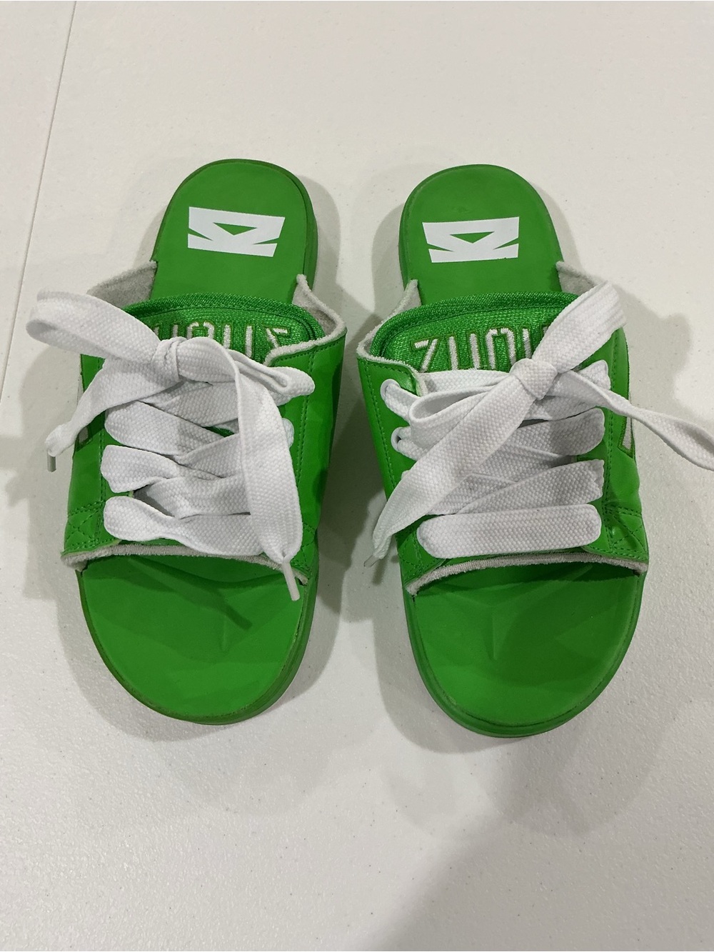 ZUNUZ women’s Slide Sandals with White Laces